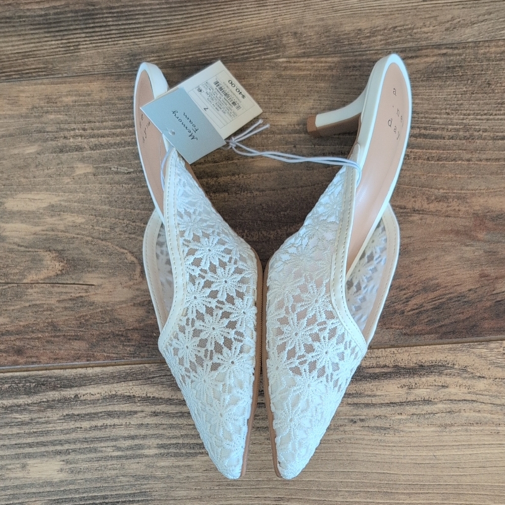 A New Day Off White Delilah Floral Embroidered Pointed Toe Mule Heels - Picture 3 of 7